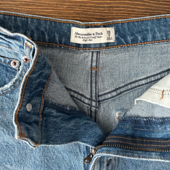 Abercrombie 90’s Relaxed Cutoff Short - Picture 6 of 6